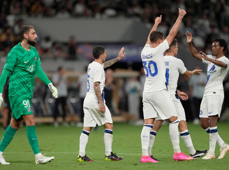 L'Inter festeggia il gol contro il PSG