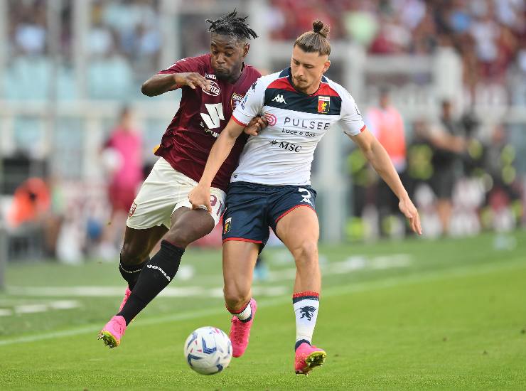 Radu Dragusin cerca di arginare Duvan Zapata