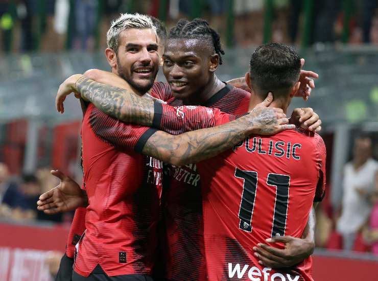 Rafael Leão fa festa con i compagni