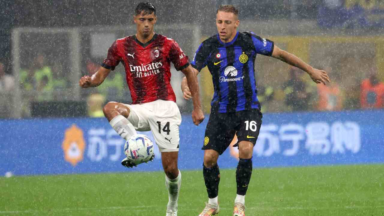 Tijjani Reijnders e Davide Frattesi in azione nel derby