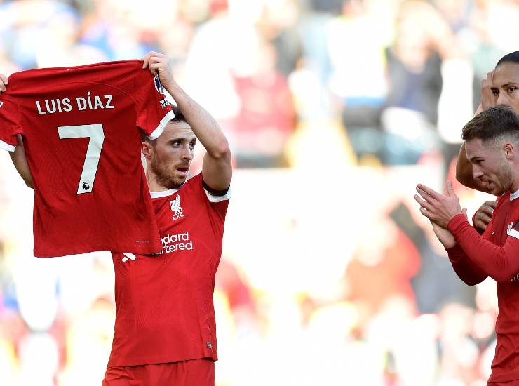 I giocatori del Liverpool rivolgono un pensiero a Luis Diaz