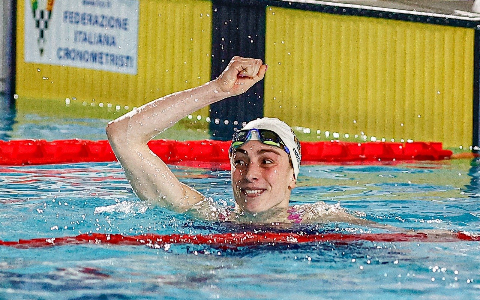 Lisa Angiolini vince i 100 rana ai Campionati Italiani di categoria, testa per i Europei