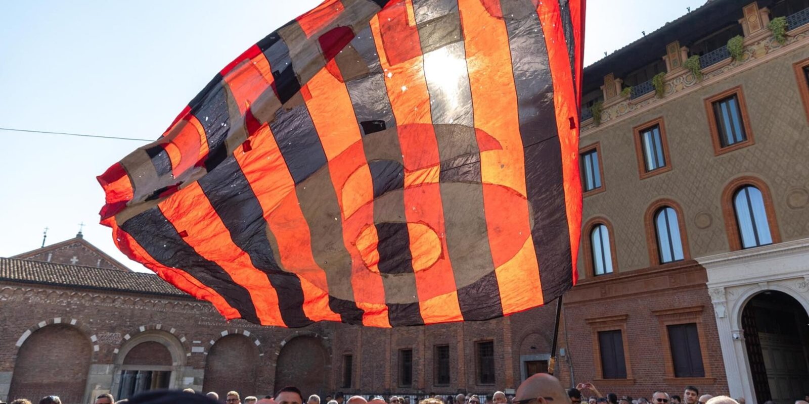 L’ultimo saluto al Capitano: il corteo di Franco Baresi a Milano