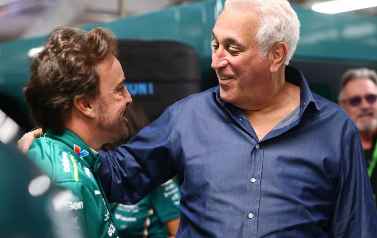 Fernando Alonso chiede 40 milioni per rinnovare con Aston Martin