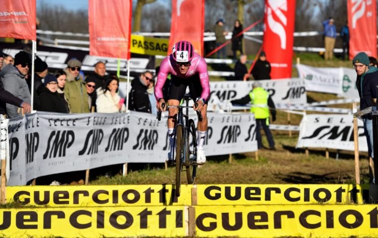 Filippo Agostinacchio inizia stagione da stagista con squadra World Tour, affiancherà fratello Mattia