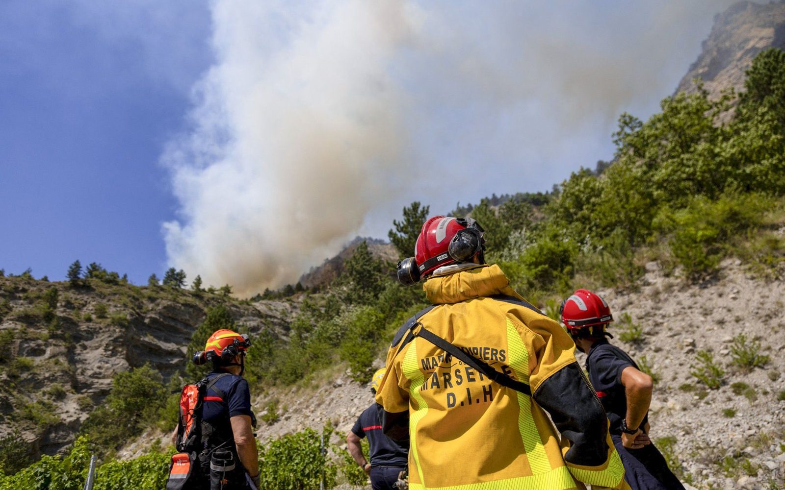 ASO limita accesso ai fan durante la tappa del Tour de France Femmes a causa del rischio di incendi boschivi