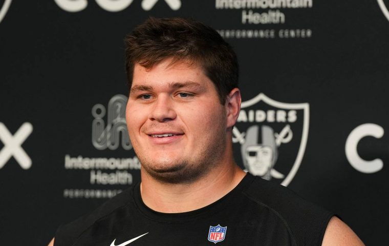 Tyler Linderbaum sta diventando la chiave del gioco offensivo dei Raiders