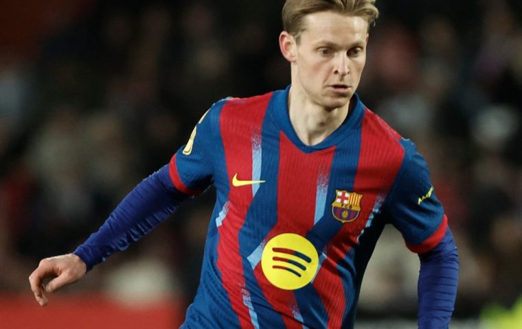 Frenkie De Jong, chiave per Rodri, si trova in grave difficoltà fisiche
