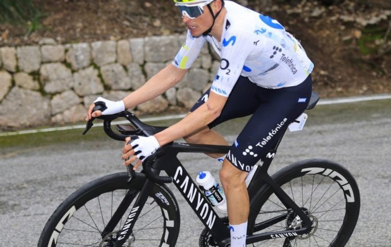 Enric Mas torna a competere con i migliori a Burgos, si conferma quarto in classifica generale