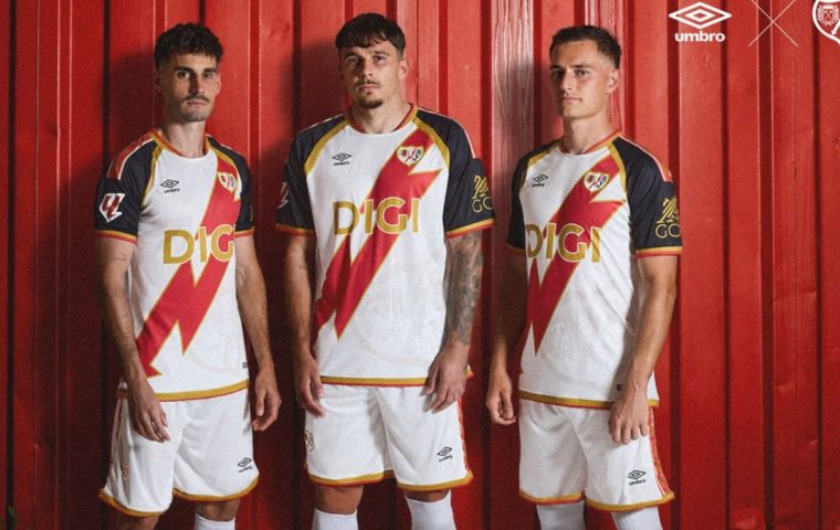 Rayo Vallecano presenta la sua prima squadra per la stagione 2026-27 senza la fascia