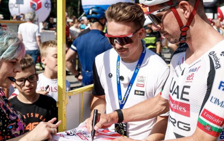 Almeida si ferma a due settimane dalla Vuelta dopo un infortunio in Polonia